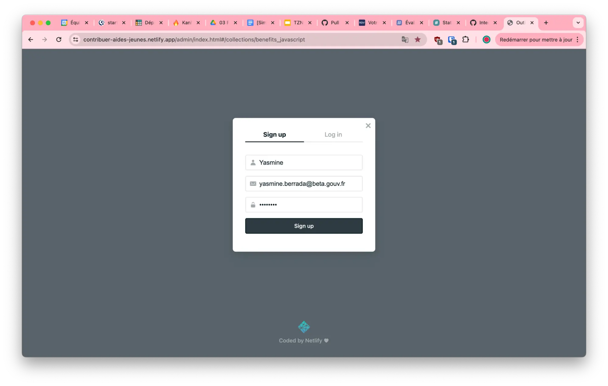Capture d'écran du formulaire d'inscription avec les champs nom, email et mot de passe